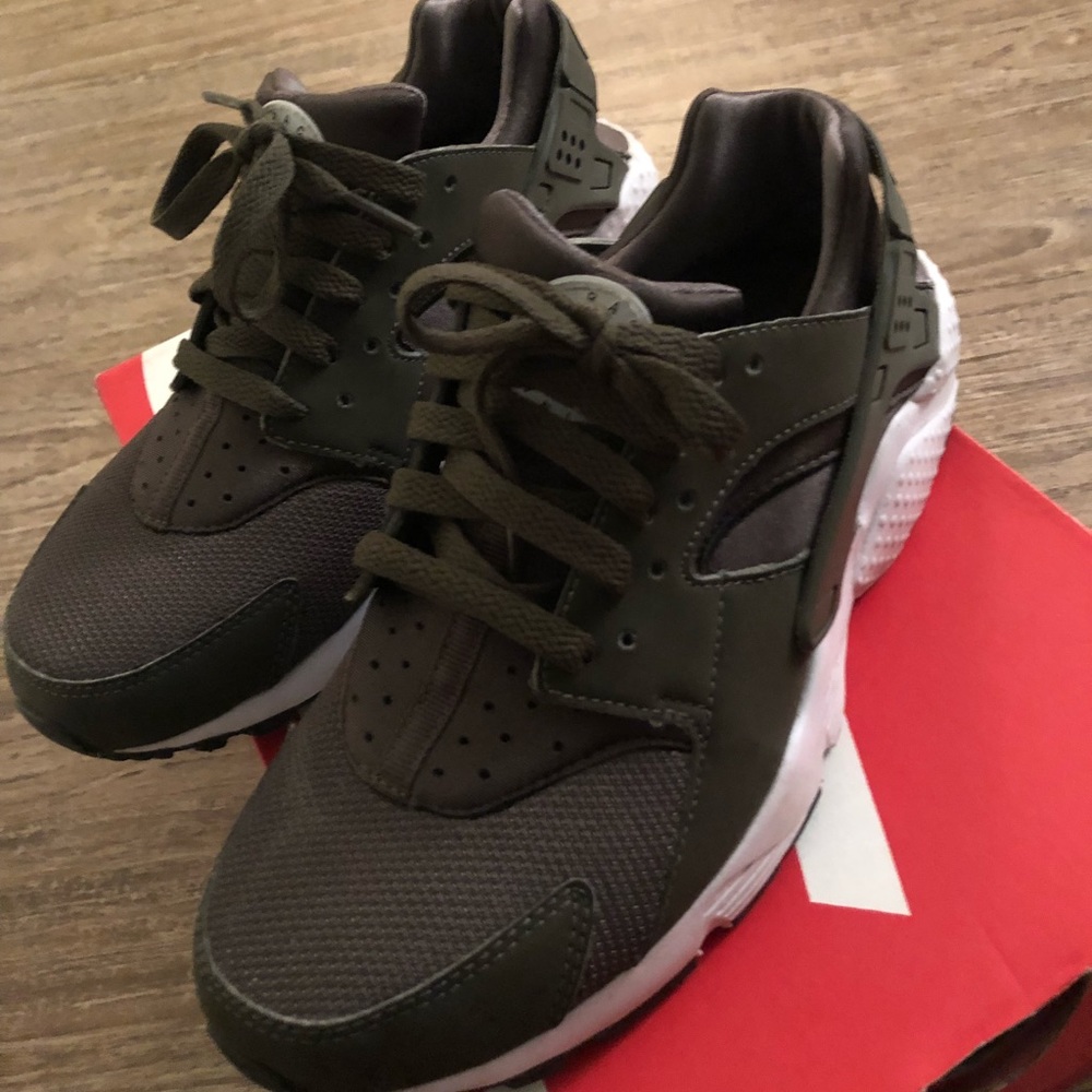 Olive Green Nike Huarache (Youth)